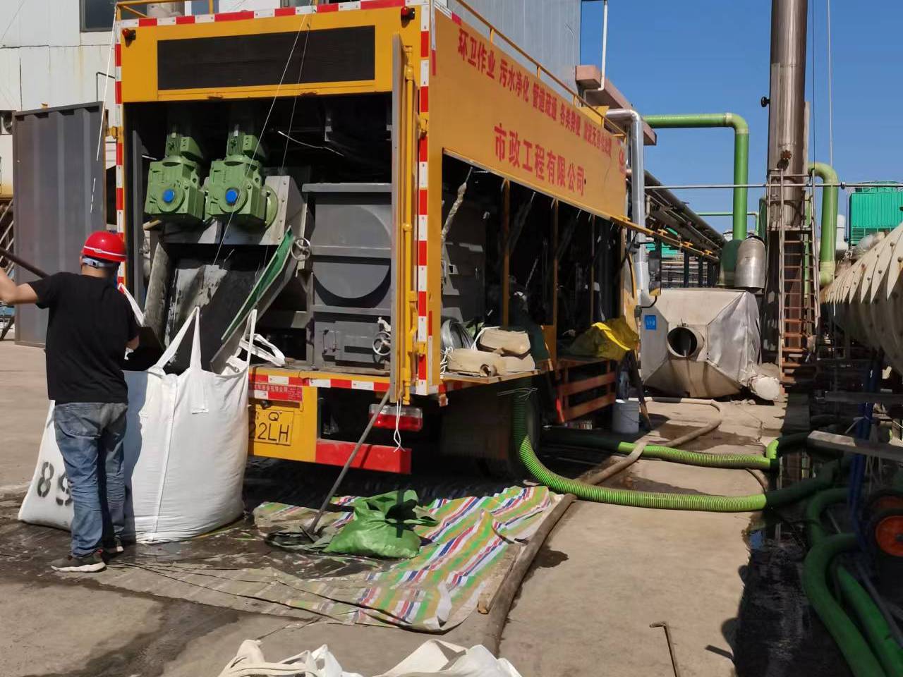 南明淤泥压干处理